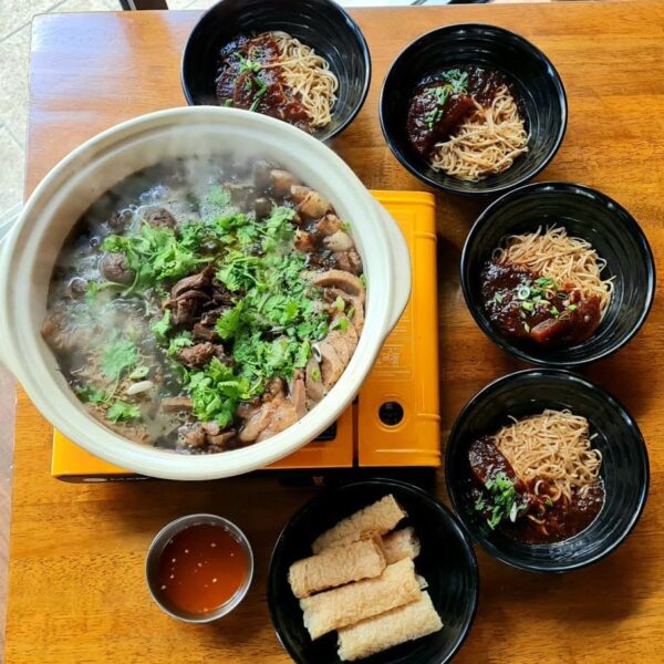 Ah Lau "Sibeh Jiak Beh Liao All Parts" Beef Soup & Egg Noodles